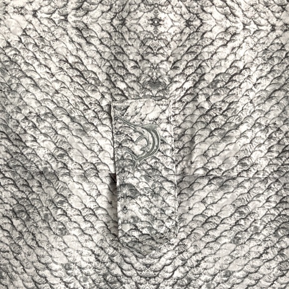 Reel Legends Sz XL Vented Fishing Shirt Button Front W/Pockets Gray Scale Print - Picture 8 of 10